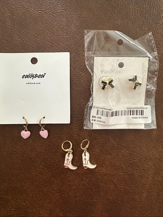 Jewelry - Earrings Set